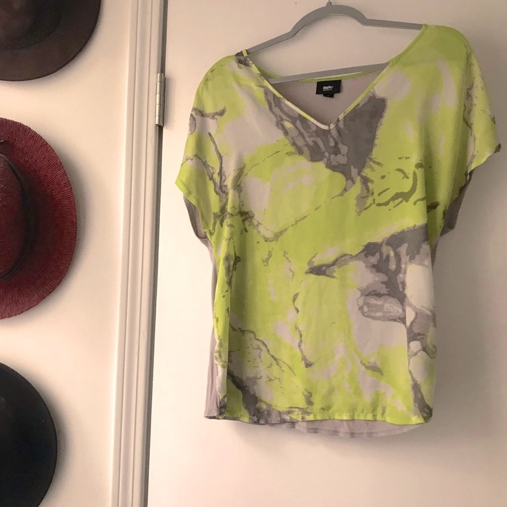 5/$25 Abstract Marbled Two Toned V Neck Blouse || Green Gray || Lightweight